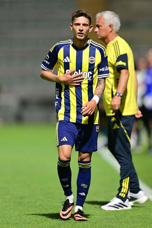 Fenerbahçelileri çıldırtan performans! Mourinho’nun prensi Benfica maçında döküldü! Performansı dip yaptı - Resim: 5