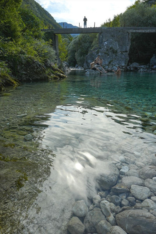 Gürültüden uzak, büyüleyici manzara: Bosna Hersek’in iki saklı doğa harikası ziyaretçi akınına uğruyor - Resim: 3