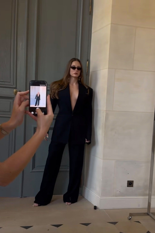 Serenay Sarıkaya’dan Paris çıkarması! Sokak pozlarıyla ilgi odağı oldu - Resim: 2
