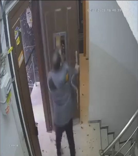 Arnavutköy'de çocukları dövüp bina sakinlerine bıçak çekti! "Seni öldürmeden gitmeyeceğim" - Resim: 7