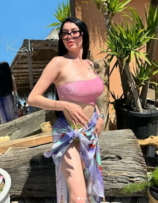 Kısmetse Olur Cansel Ayanoğlu tatil yaptığı yerden derin göğüs dekolteli fotoğraflarını paylaştı. Kısmetse Olur hayranları pür dikkat kesildi - Resim: 16