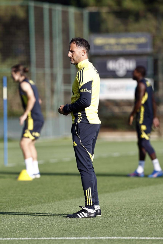 Birçok takımdan transfer teklifi almıştı! Karar verildi!  1.4 milyon euroluk yıldız Fenerbahçe’de kalıyor! - Resim: 1