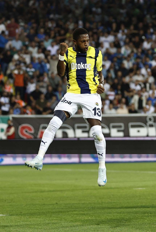 Fenerbahçelileri üzecek transfer gelişmesi! 12 milyon euroluk yıldız için gemileri yaktılar! Dev kulüp transfer için her şeyi yapacak - Resim: 5