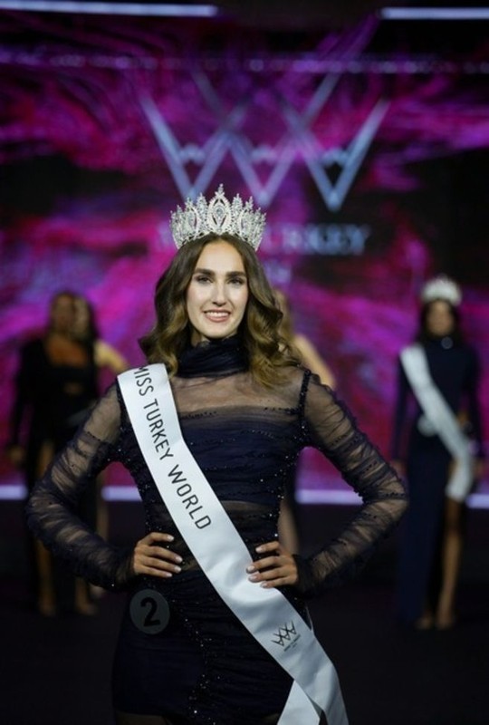 Miss Turkey'de herkesi şoke eden olay! Cemre Üker'in güzellik ünvanı geri alındı - Resim: 6