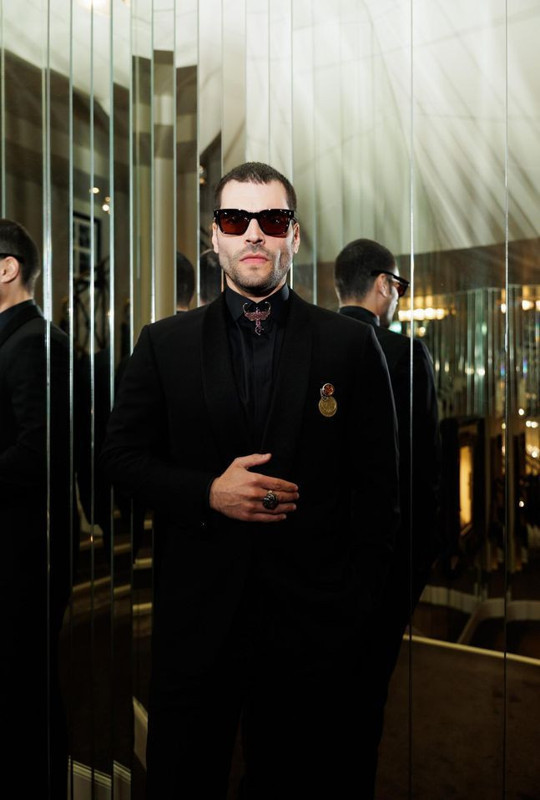 Akın Akınözü Cannes'da! Dedesine ait İstiklal Madalyasıyla dikkat çekti - Resim: 3