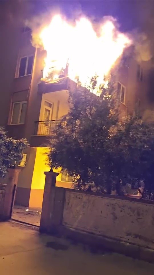 Antalya'da korku dolu anlar! Bomba gibi patladı: Mahalleli sokağa döküldü - Resim : 2