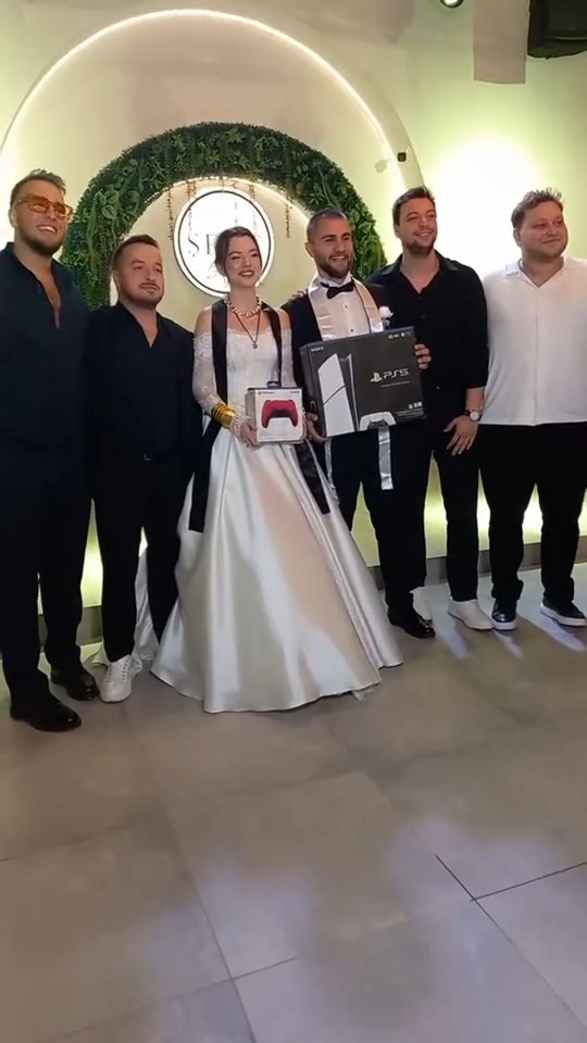 Bursa'da ilginç takı töreni! 'Önceden önlem almışlar!' - Resim : 1