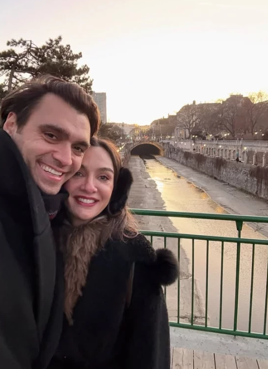 Birce Akalay ve Hakan Kurtaş romantik kareleriyle sosyal medyayı salladı - Resim: 3