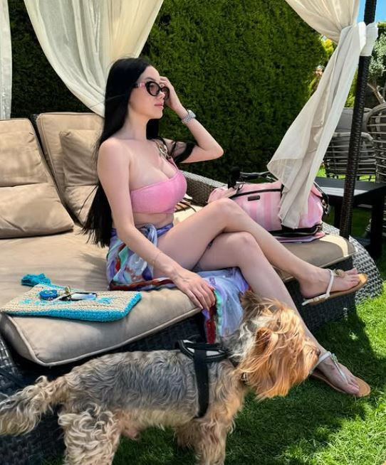 Kısmetse Olur Cansel Ayanoğlu tatil yaptığı yerden derin göğüs dekolteli fotoğraflarını paylaştı. Kısmetse Olur hayranları pür dikkat kesildi - Resim: 15