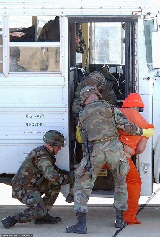 Dünyanın en kötü hapishanesi Guantanamo'nun ilk kez yayınlanan fotoğrafları - Resim: 18