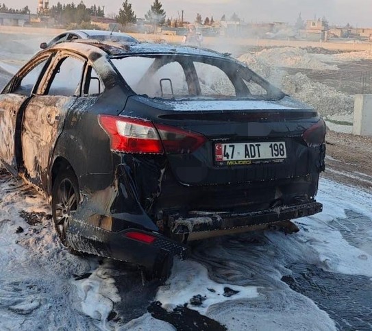 Şanlıurfa'da otomobil alev topuna döndü: Sürücü yaralandı - Resim : 1