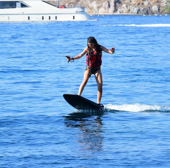 Devrim Özkan'ın Bodrum çıkarması! Bikinili haliyle ortalığı kasıp kavurdu - Resim: 5