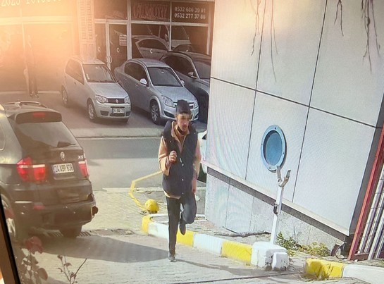 Bağcılar’da hareketli saatler! Oto galeriye el bombalı saldırı - Resim : 1