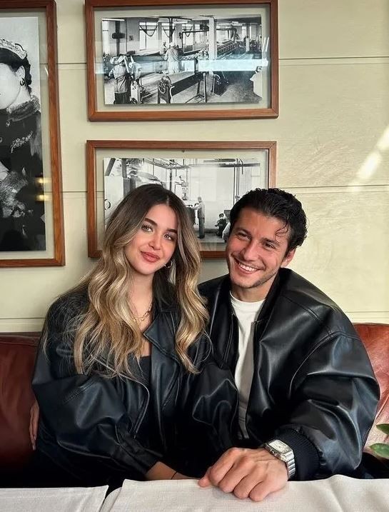 Emine Ün'ün kendisine benzeyen kızı Duru Kınay aşka geldi! Futbolcu sevgilisiyle romantik pozlarını peş peşe paylaştı - Resim: 3