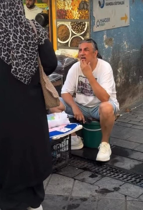 Ünlü şarkıcı Çelik pazarda banyo lifi sattı! Nedenini sosyal medya hesabından açıkladı - Resim: 3