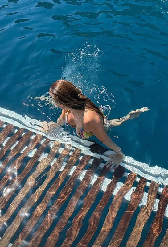 Oyuncu Ezgi Eyüboğlu’ndan bikinili tatil pozları! Güzelliğiyle takipçilerini büyüledi - Resim: 3