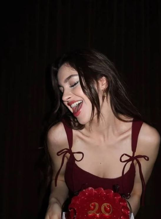 Bir Gece Masalı'nın Canfeza'sı Su Burcu Yazgı Coşkun'dan nefes kesen doğum günü kombini! Pozları beğeni yağmuruna tutuldu - Resim: 5