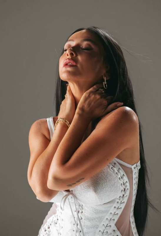 Cesur sandalye dansıyla gündemdeydi! Hadise'den "Yaşlanmışsın" yorumlarına cesur yanıt geldi! Transparan tarzıyla sosyal medyayı yıktı - Resim: 7