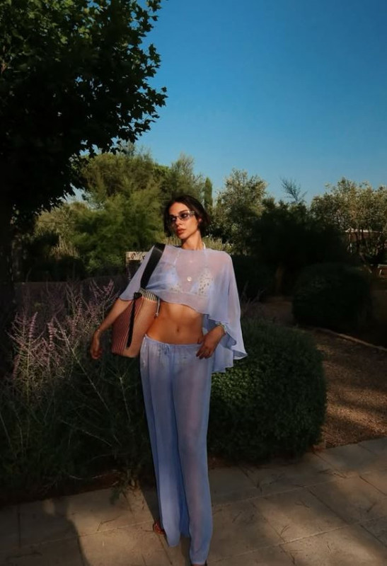 Deren Talu'dan tatil paylaşımı! Cesur tarzıyla sosyal medyayı kasıp kavurdu - Resim: 4