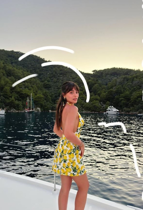 Sıla Türkoğlu tatilde aşka geldi! Sevgilisiyle romantik pozlarını paylaştı, beğeni yağmuruna tutuldu - Resim: 3