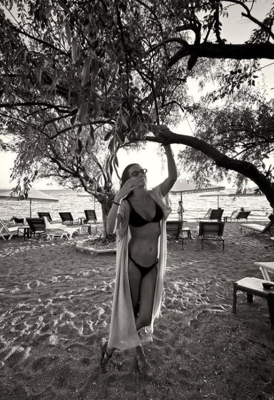 Sedef Avcı'dan iddialı tatil paylaşımı! Bikinili pozlarını peş peşe paylaştı, formda fiziği dikkat çekti - Resim: 5