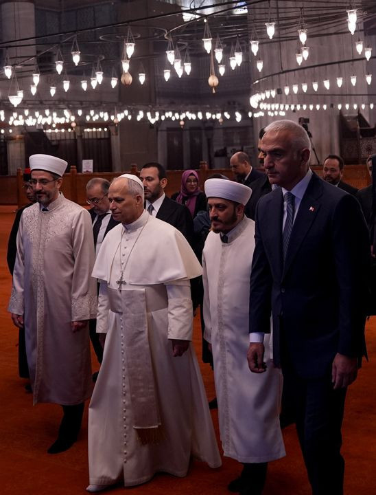 Papa, Sultanahmet Camii'nde! Ayakkabı detayı dikkat çekti - Resim: 2