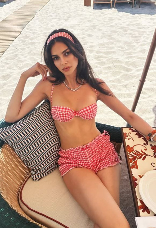 Deren Talu'dan yürek hoplatan tatil paylaşımı! Bikinili pozlarıyla sosyal medyayı salladı, kusursuz fiziği dikkat çekti - Resim: 4