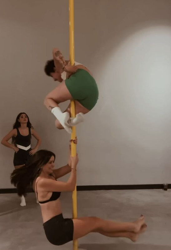 Seray Kaya Sultana filminin setinde sınırları zorladı! Direk dans performansı olay oldu - Resim: 6