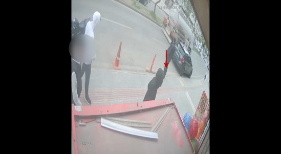 İki grup arasındaki kavga sokağa taştı! Silahla vurulan 1 kişi ağır yaralı: O anlar kamerada - Resim : 2
