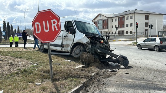 Kütahya’da feci kaza! TIR, minibüse çarptı: Ölü ve yaralı var - Resim : 2