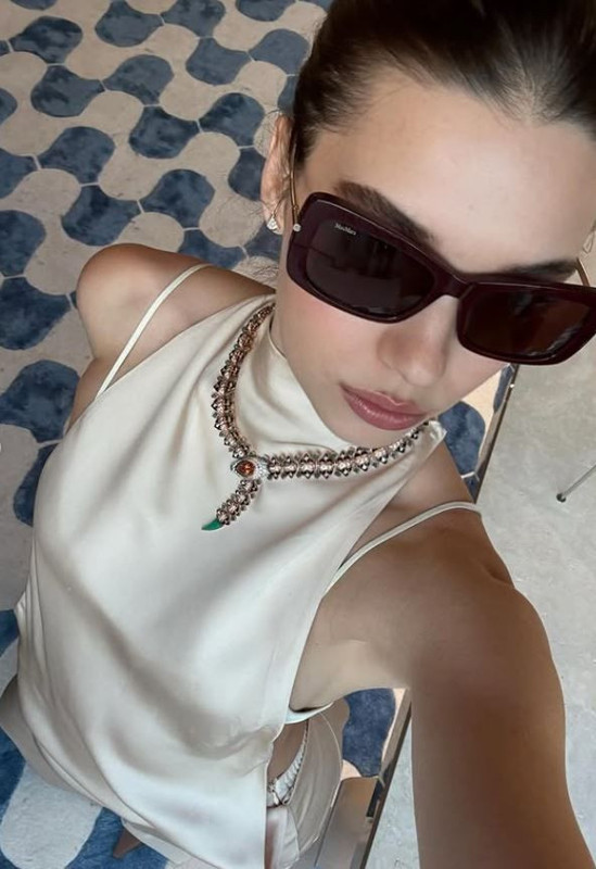 Afra Saraçoğlu'nun Milano pozları ortalığı kasıp kavurdu! İddialı tarzına beğeni yağdı - Resim: 3