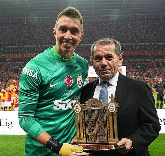 Dinamo Kiev maçındaki tepkisi olay olmuştu! Galatasaray'daki Muslera krizini Dursun Özbek çözdü! O sözlerle olayı tatlıya bağladı - Resim: 5