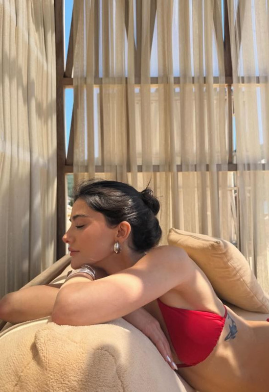 Helin Kandemir'den iddialı tatil paylaşımı: Kırmızı renk bikinisiyle pozlar verdi - Resim: 4