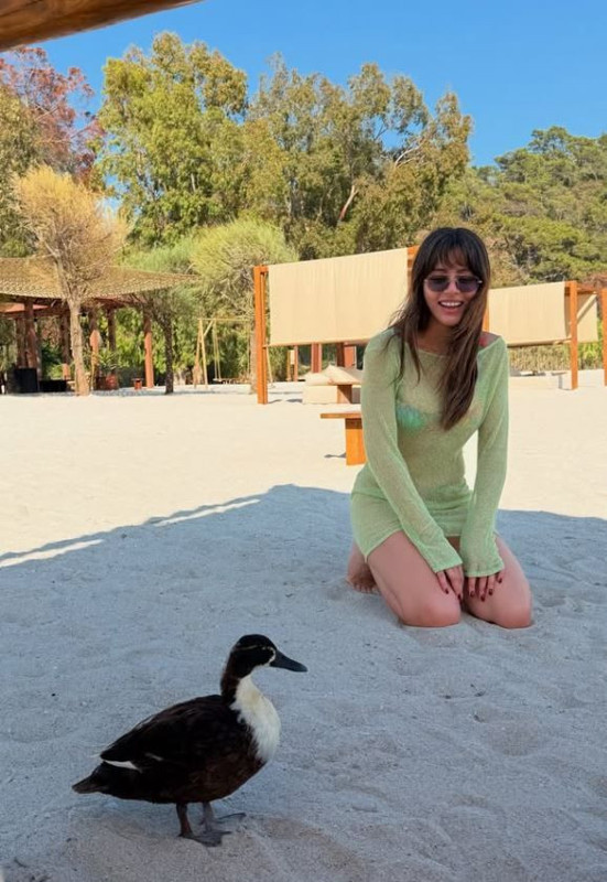 Sıla Türkoğlu'ndan nefes kesen tatil pozları! Plaj pozlarıyla sosyal medyayı salladı - Resim: 3