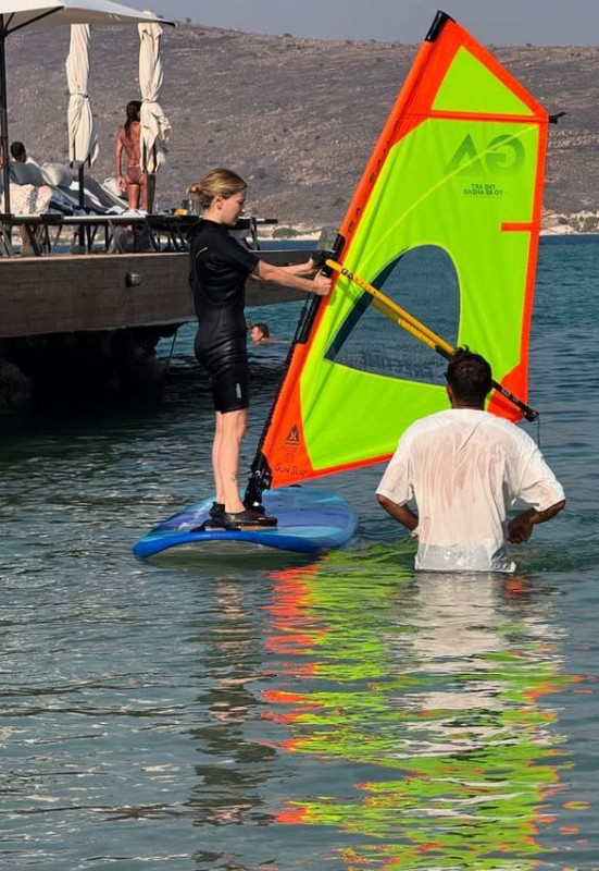 Hazal Kaya'dan yaza veda paylaşımı! Tatil pozlarıyla sosyal medyayı salladı - Resim: 5