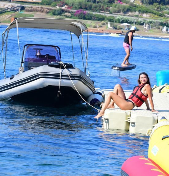 Devrim Özkan'ın Bodrum çıkarması! Bikinili haliyle ortalığı kasıp kavurdu - Resim: 4