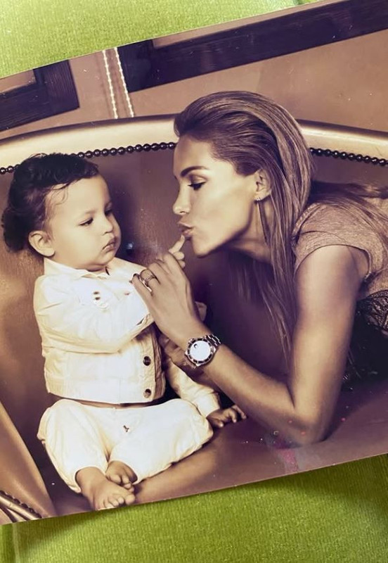 Ebru Şallı'nın oğlu Beren 22 yaşına girdi! Son haliyle sosyal medyayı salladı! Yakışıklılığıyla hayran bıraktırdı - Resim: 4