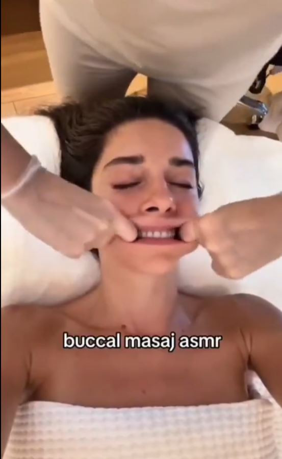 Elvin Levinler’den şoke eden paylaşım! Ağzının içine masaj yaptırdı, o hali gündem oldu - Resim : 2