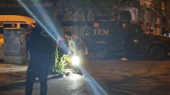 "Kız kaçırma" meselesinden iki aile birbirine girdi! Ortalık savaş alanına döndü: 1'i polis 9 yaralı - Resim : 1