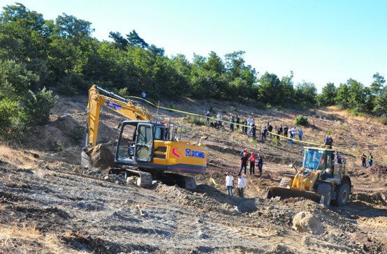 Manisa’da havuz kazısında toprak kaydı: 2 işçiden acı haber geldi - Resim : 1