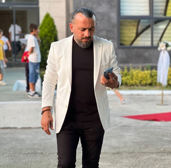 Mezarlıkta sır dolu ölüm! Ünlü iş insanı asılı halde bulundu - Resim : 1