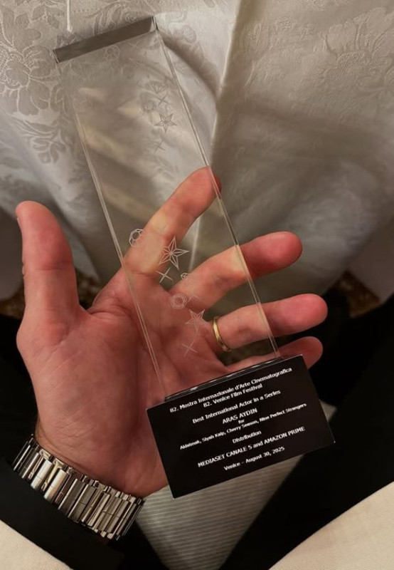 Nicole Kidman'la başrol oynamıştı! 'Nine Perfect Strangers'ın yıldızı Aras Aydın'a Venedik'te ödül - Resim: 3