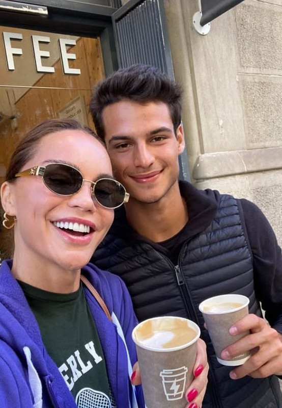 Ebru Şallı'nın oğlu Beren 22 yaşına girdi! Son haliyle sosyal medyayı salladı! Yakışıklılığıyla hayran bıraktırdı - Resim: 3