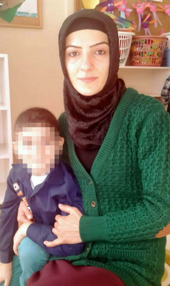 İzmir'deki kan donduran cinayet! 25 bıçak darbesi yetmemiş! Fotoğraflarını çekmiş! - Resim : 1