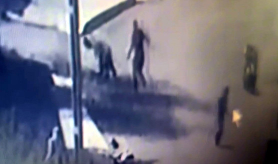 Aldatıldığını düşündü! Eşini takip edip, sokak ortasında dehşet saçtı - Resim : 2