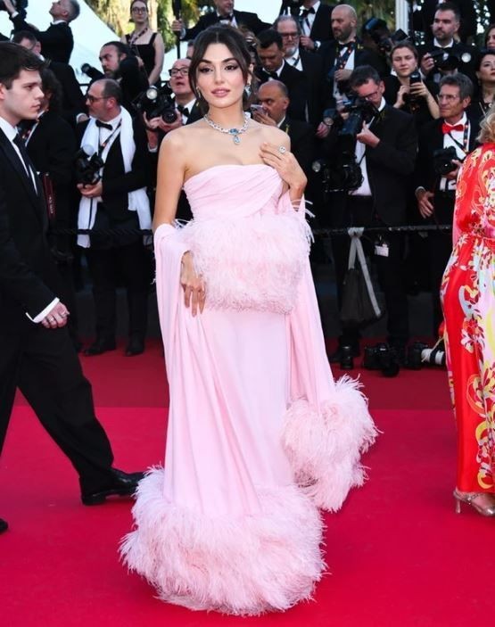 Hande Erçel ve Hakan Sabancı'dan romantik kare! Siyah kombini büyük beğeni topladı - Resim: 3