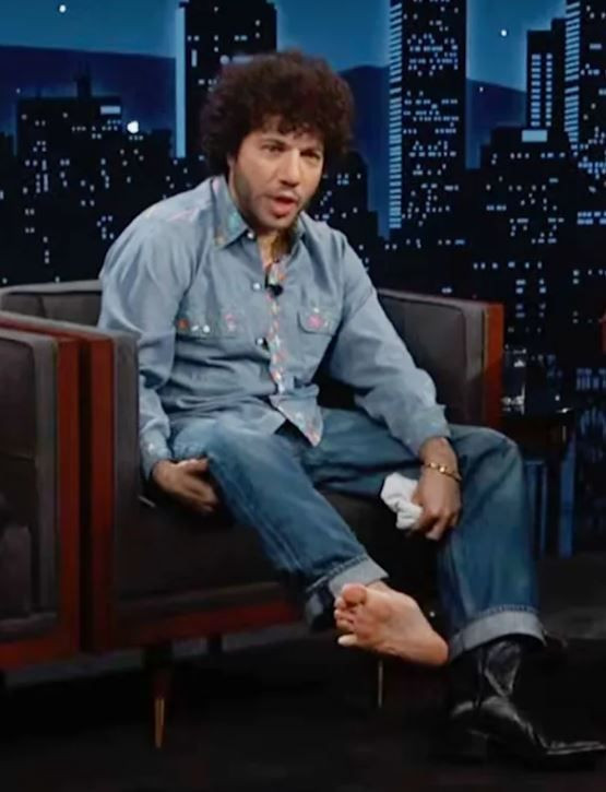 Yayında gaz çıkarması ve kirli ayakları şok etmişti! Selena Gomez'in eşinden gelen tepkilere olay yanıt! - Resim: 6