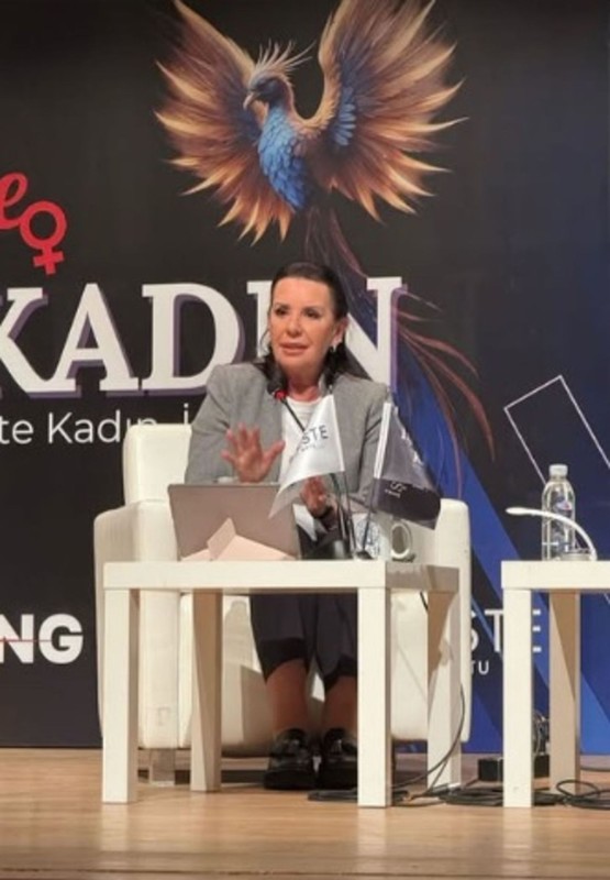 Yeşilçam'ın efsanesi Perihan Savaş'ın estetik eleştirisi olay oldu! "Oyunculuk sadece güzellikten ibaret değil!" - Resim: 3