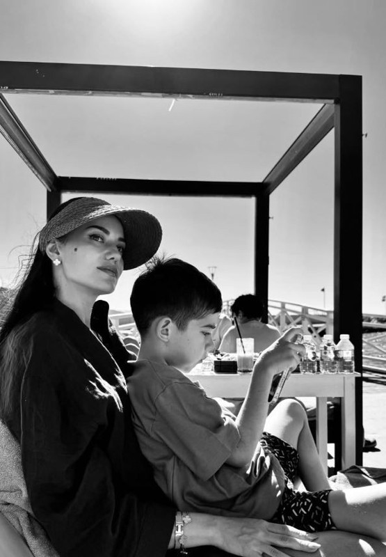 Fahriye Evcen'den cesur tatil paylaşımı: Beyaz renk bikinisiyle pozlarını peş peşe paylaştı - Resim: 2