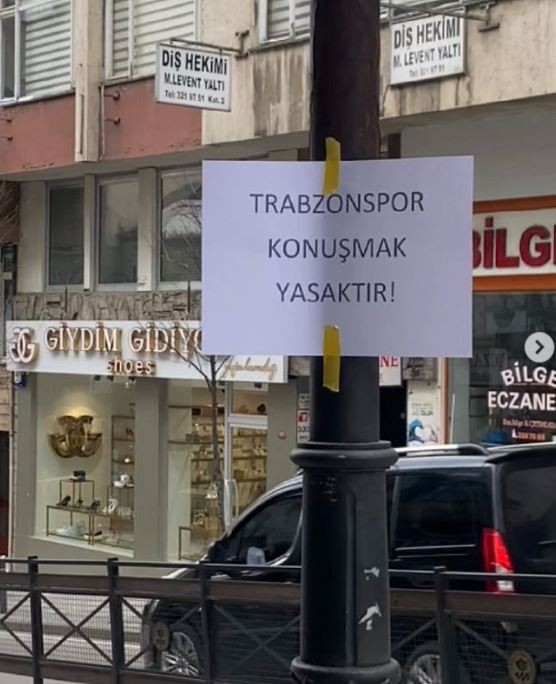 Trabzon'da şehrin farklı yerlerine asılan not akıllara durgunluk verdi... Notu gören Trabzonlular önce anlam veremedi - Resim : 1